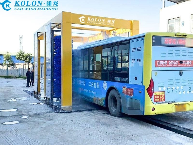 कोलोन तेज़ और सफाई स्वचालित बस सफाई मशीन 2-3 मिनट/कार सफाई गति के साथ
