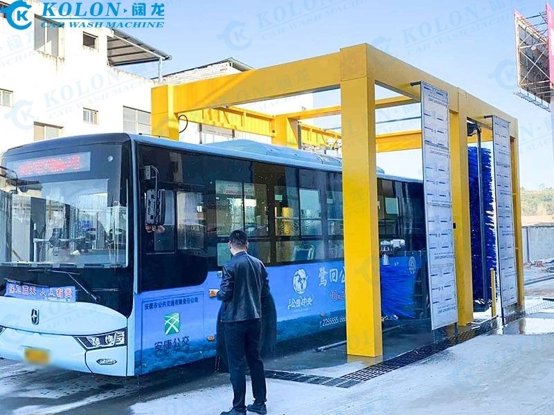 कोलोन तेज़ और सफाई स्वचालित बस सफाई मशीन 2-3 मिनट/कार सफाई गति के साथ